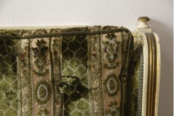 中古　イタリア製　ロココ調　随所にみられる装飾の意匠が見事な1人掛けソファ(定価推定約60万円)(一人掛けソファ、1Pソファ、アームソファ、アームチェア、サロンチェア、椅子)(R-059483)
