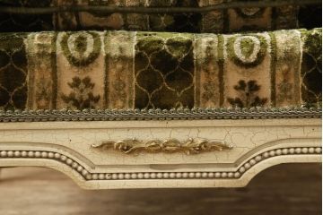中古　イタリア製　ロココ調　随所にみられる装飾の意匠が見事な1人掛けソファ(定価推定約60万円)(一人掛けソファ、1Pソファ、アームソファ、アームチェア、サロンチェア、椅子)(R-059483)
