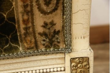 中古　イタリア製　ロココ調　随所にみられる装飾の意匠が見事な1人掛けソファ(定価推定約60万円)(一人掛けソファ、1Pソファ、アームソファ、アームチェア、サロンチェア、椅子)(R-059483)