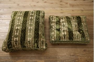 中古　イタリア製　ロココ調　随所にみられる装飾の意匠が見事な1人掛けソファ(定価推定約60万円)(一人掛けソファ、1Pソファ、アームソファ、アームチェア、サロンチェア、椅子)(R-059483)