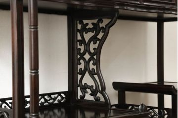 和製ビンテージ　高級品　花梨(カリン)材　象嵌入り　品のある佇まいが美しい飾り棚(茶棚、収納棚、戸棚、ヴィンテージ)(R-059484)