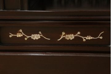 和製ビンテージ　高級品　花梨(カリン)材　象嵌入り　品のある佇まいが美しい飾り棚(茶棚、収納棚、戸棚、ヴィンテージ)(R-059484)