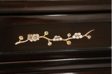 和製ビンテージ　高級品　花梨(カリン)材　象嵌入り　品のある佇まいが美しい飾り棚(茶棚、収納棚、戸棚、ヴィンテージ)(R-059484)