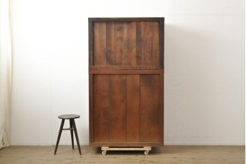 和製アンティーク　前面・側面ケヤキ材　時代を経た趣あふれる佇まいが印象的な美濃帳場箪笥(収納箪笥、時代箪笥、和タンス)(R-059488)