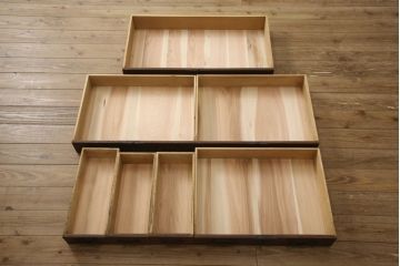 和製アンティーク　前面・側面ケヤキ材　時代を経た趣あふれる佇まいが印象的な美濃帳場箪笥・下段(収納箪笥、時代箪笥、和タンス)(R-059490)