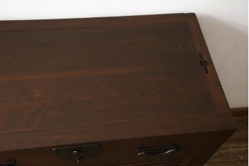 和製アンティーク　前面・側面ケヤキ材　時代を経た趣あふれる佇まいが印象的な美濃帳場箪笥・下段(収納箪笥、時代箪笥、和タンス)(R-059490)