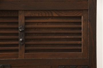 和製アンティーク　前面・側面ケヤキ材　時代を経た趣あふれる佇まいが印象的な美濃帳場箪笥・下段(収納箪笥、時代箪笥、和タンス)(R-059490)