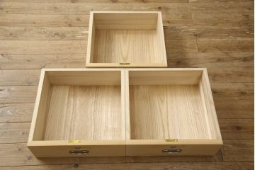 中古　希少サイズ　指物士 村山三男　すらりと縦長のシルエットが目を引く加茂桐箪笥(胴厚、和タンス、桐たんす、収納箪笥、衣装タンス)(R-059493)