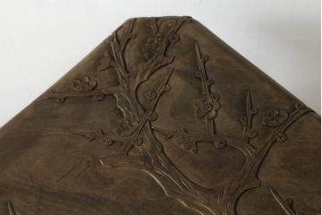 和製ビンテージ　日光彫り　咲き誇る花の彫刻が美しい飾り棚(花台、ヴィンテージ)(R-059495)