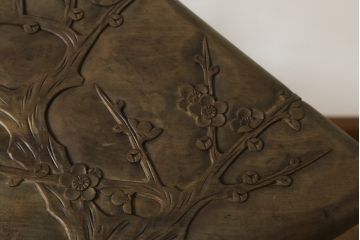 和製ビンテージ　日光彫り　咲き誇る花の彫刻が美しい飾り棚(花台、ヴィンテージ)(R-059495)