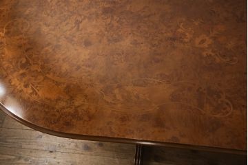 中古　美品　イタリア　Mobile Classico(モバイル・クラシコ)　ロココ調　天板のさりげない象嵌が上品なダイニングテーブル(6人掛け、オーバルテーブル)(R-059499)