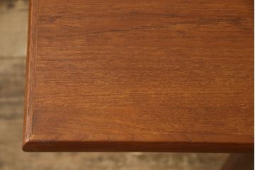 ヴィンテージ家具　デンマークビンテージ　チーク材　シンプルでスタイリッシュな空間を演出するセンターテーブル(リビングテーブル、ローテーブル、北欧)(R-059503)