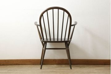 イギリスビンテージ　ERCOL(アーコール)　ナチュラルテイストのお部屋におすすめ! シンプルなフープバックアームチェア(ウィンザーチェア、板座チェア、椅子、ウインザーチェア)(R-059504)