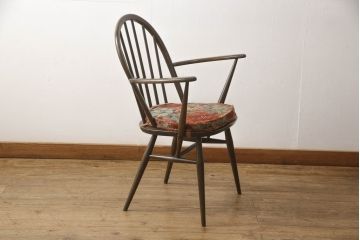 イギリスビンテージ　ERCOL(アーコール)　シンプルなクッション付きフープバックアームチェア(ウィンザーチェア、板座チェア、椅子、イス、1人掛け、ヴィンテージ、ウインザーチェア)(R-059506)
