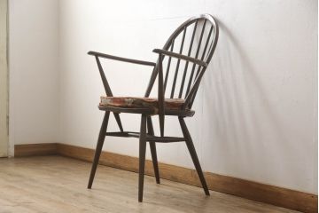 イギリスビンテージ　ERCOL(アーコール)　シンプルなクッション付きフープバックアームチェア(ウィンザーチェア、板座チェア、椅子、イス、1人掛け、ヴィンテージ、ウインザーチェア)(R-059506)