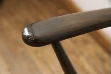 イギリスビンテージ　ERCOL(アーコール)　シンプルなクッション付きフープバックアームチェア(ウィンザーチェア、板座チェア、椅子、イス、1人掛け、ヴィンテージ、ウインザーチェア)(R-059506)