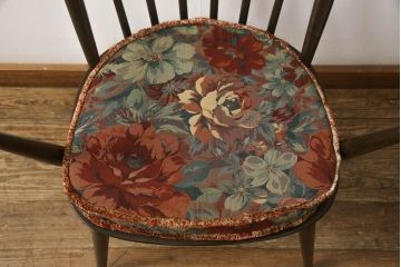 イギリスビンテージ　ERCOL(アーコール)　シンプルなクッション付きフープバックアームチェア(ウィンザーチェア、板座チェア、椅子、イス、1人掛け、ヴィンテージ、ウインザーチェア)(R-059506)