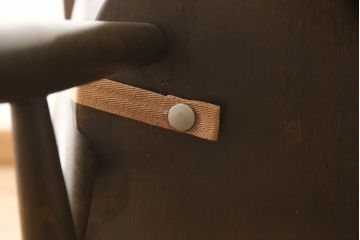 イギリスビンテージ　ERCOL(アーコール)　シンプルなクッション付きフープバックアームチェア(ウィンザーチェア、板座チェア、椅子、イス、1人掛け、ヴィンテージ、ウインザーチェア)(R-059506)