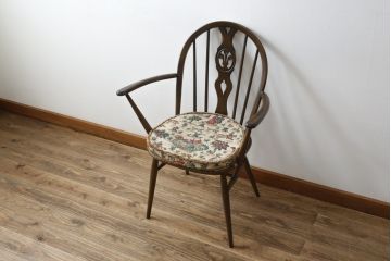 イギリスビンテージ　ERCOL(アーコール)　クッション付きシスルバックチェア(椅子、ダイニングチェア、アームチェア、ウィンザーチェア、板座チェア、イス、1人掛け、ヴィンテージ、ウインザーチェア)(R-059507)