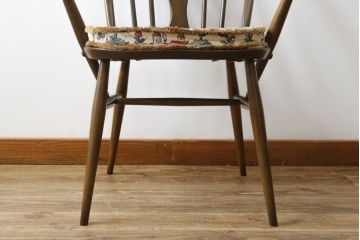 イギリスビンテージ　ERCOL(アーコール)　クッション付きシスルバックチェア(椅子、ダイニングチェア、アームチェア、ウィンザーチェア、板座チェア、イス、1人掛け、ヴィンテージ、ウインザーチェア)(R-059507)