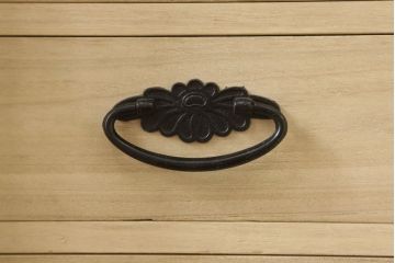 中古　手造り民芸家具　欅(ケヤキ)材　存在感のある金具が魅力的な片開き戸付き小引き出し(小物収納、卓上収納、小抽斗)(R-059509)