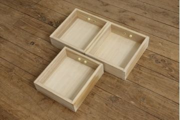 中古　手造り民芸家具　欅(ケヤキ)材　存在感のある金具が魅力的な片開き戸付き小引き出し(小物収納、卓上収納、小抽斗)(R-059509)