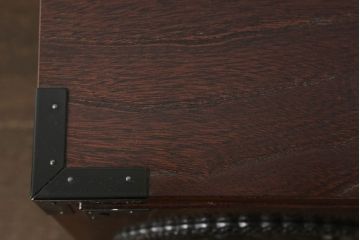 中古　手造り民芸家具　欅(ケヤキ)材　存在感のある金具が魅力的な片開き戸付き小引き出し(小物収納、卓上収納、小抽斗)(R-059509)