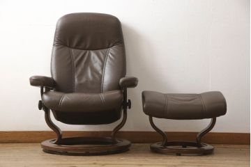中古　美品　本革　EKORNES(エコーネス)　コンサルシリーズ　クラシック　Sサイズ　オットマン付きストレスレスチェア(レザー、リクライニングチェア、一人掛けソファ、アームチェア)(定価約23万円)(R-059516)