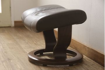 中古　美品　本革　EKORNES(エコーネス)　コンサルシリーズ　クラシック　Sサイズ　オットマン付きストレスレスチェア(レザー、リクライニングチェア、一人掛けソファ、アームチェア)(定価約23万円)(R-059516)