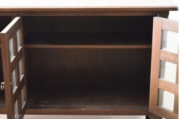 中古　美品　神戸洋家具　オーク材　クラシカルな雰囲気ただようサイドボード(定価約65万円)(収納棚、戸棚、リビングボード)(R-059519)