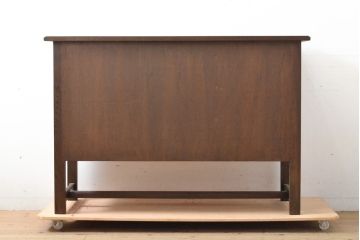 中古　美品　神戸洋家具　オーク材　クラシカルな雰囲気ただようサイドボード(定価約65万円)(収納棚、戸棚、リビングボード)(R-059519)