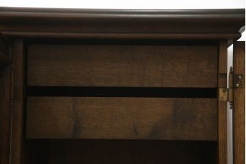 オランダビンテージ　オーク材　扉に施された彫刻が目を引くサイドボード(収納棚、戸棚、リビングボード、ヴィンテージ)(R-059520)