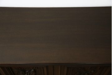 オランダビンテージ　オーク材　扉に施された彫刻が目を引くサイドボード(収納棚、戸棚、リビングボード、ヴィンテージ)(R-059520)
