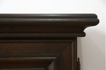 オランダビンテージ　オーク材　扉に施された彫刻が目を引くサイドボード(収納棚、戸棚、リビングボード、ヴィンテージ)(R-059520)