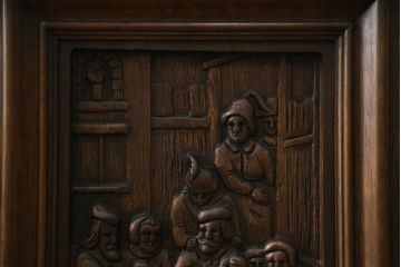 オランダビンテージ　オーク材　扉に施された彫刻が目を引くサイドボード(収納棚、戸棚、リビングボード、ヴィンテージ)(R-059520)