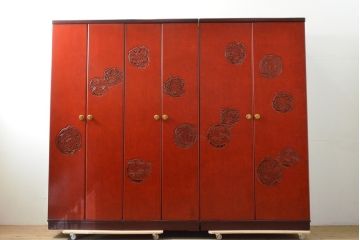 中古　美品　高級品!　在名入り(舟風)　鎌倉彫り　漆塗り・朱塗り　内部桐材　職人のこだわりが感じられるモダンな整理タンス(ワードローブ、衣装たんす、和箪笥、婚礼家具)(R-059523)