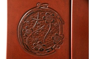 中古　美品　高級品!　在名入り(舟風)　鎌倉彫り　漆塗り・朱塗り　内部桐材　職人のこだわりが感じられるモダンな整理タンス(ワードローブ、衣装たんす、和箪笥、婚礼家具)(R-059523)