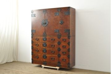 中古　岩谷堂箪笥　収納力抜群! 引き出し8杯と衣装盆6杯付きの衣装箪笥(和タンス、着物箪笥、重ね箪笥、引き出し)(R-059525)