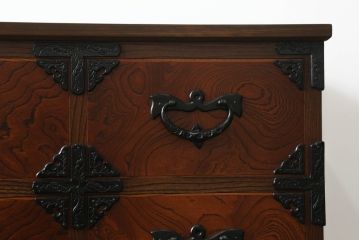 中古　岩谷堂箪笥　天板リメイク　引き出し8杯　和の趣あふれる衣装箪笥(和タンス、重ね箪笥、引き出し)(R-059527)