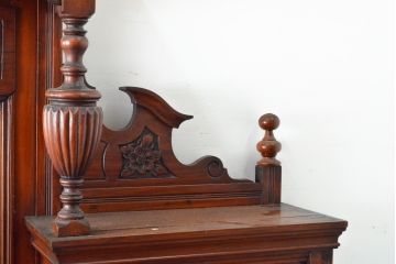 イギリスアンティーク　特大!　最高級　マホガニー材　細部に至るまでこだわりの意匠が感じられるパーラーキャビネット(収納棚、戸棚、食器棚)(R-059528)