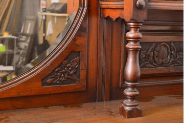 イギリスアンティーク　特大!　最高級　マホガニー材　細部に至るまでこだわりの意匠が感じられるパーラーキャビネット(収納棚、戸棚、食器棚)(R-059528)