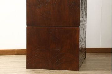 中古　美品　軽井沢彫り　細やかな彫刻に圧倒されるワードローブ(衣装タンス、洋服たんす)(R-059530)
