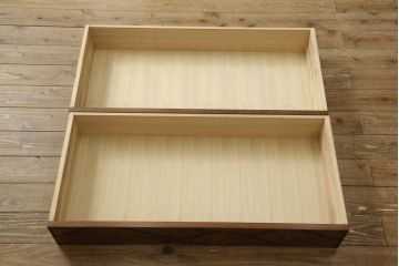 中古　美品　軽井沢彫り　細やかな彫刻に圧倒されるワードローブ(衣装タンス、洋服たんす)(R-059530)
