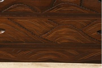 中古　美品　軽井沢彫り　細やかな彫刻に圧倒されるワードローブ(衣装タンス、洋服たんす)(R-059530)