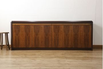 希少!　ビンテージ　美品　モビリア(mobilia)　ローズウッド　特徴的な木目が目を引くサイドボード(収納棚、戸棚、リビングボード、ヴィンテージ)(R-059531)