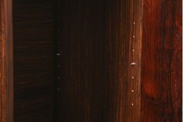 希少!　ビンテージ　美品　モビリア(mobilia)　ローズウッド　特徴的な木目が目を引くサイドボード(収納棚、戸棚、リビングボード、ヴィンテージ)(R-059531)