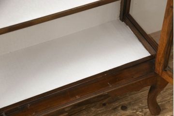 イギリスアンティーク　オーク材　エレガントな佇まいが魅力的な猫脚キャビネット(ガラスケース、飾り棚、収納棚、戸棚)(R-059533)