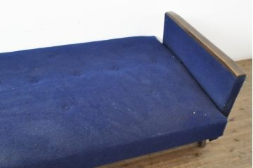 和製ビンテージ　レトロスタイルや北欧スタイルの空間づくりにおすすめの3人掛けソファベッド(ヴィンテージ)(R-059537)