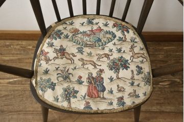 イギリスビンテージ　ERCOL(アーコール)　ナチュラルテイストのお部屋におすすめ! シンプルなクッション付きフープバックアームチェア(ウィンザーチェア、板座チェア、椅子、イス、1人掛け、ヴィンテージ、ウインザーチェア)(R-059538)