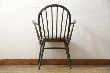 イギリスビンテージ　ERCOL(アーコール)　ナチュラルテイストのお部屋におすすめ! シンプルなクッション付きフープバックアームチェア(ウィンザーチェア、板座チェア、椅子、イス、1人掛け、ヴィンテージ、ウインザーチェア)(R-059538)